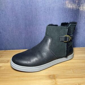 OluKai Pehuea Hulu Black Leather Shearling Lined Ankle Boots Booties 6 36 Winter
